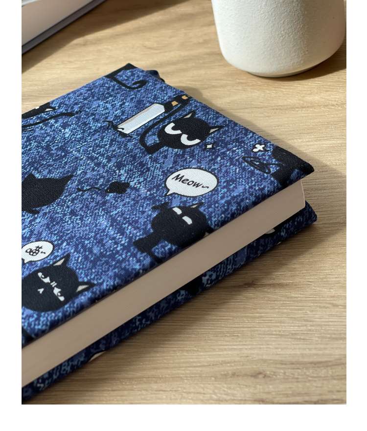 もふもふ猫ちゃん刺繍のブックカバー