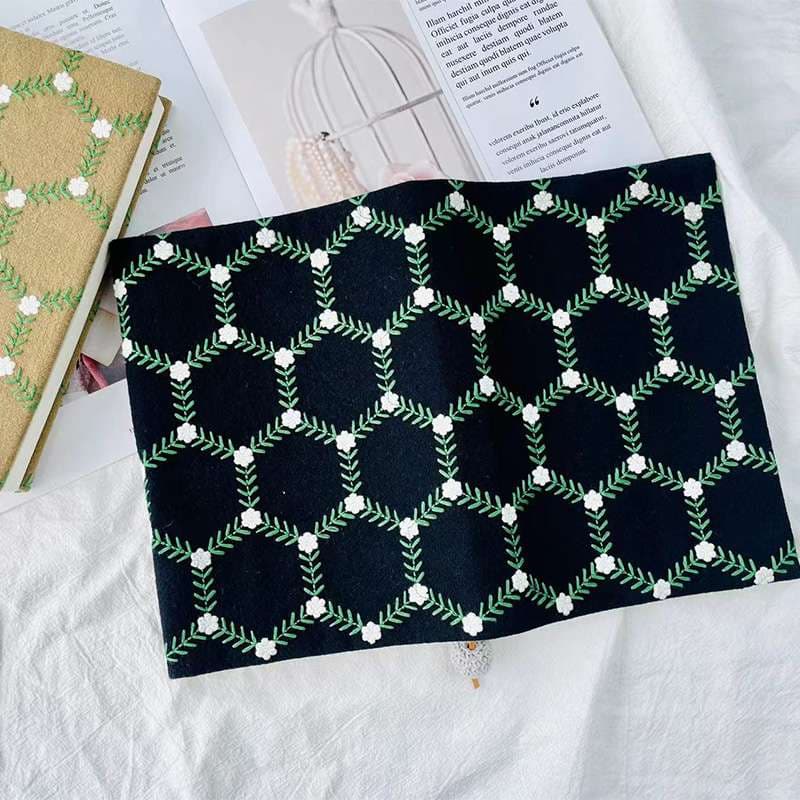 花刺繍格子模様のブックカバー A5（ビジネス書）A6（文庫本）