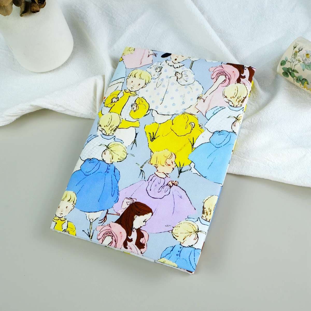 子供たちの群れ柄ブックカバー布