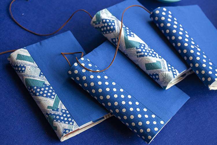 爽やか青海波ドット和風ブックカバー