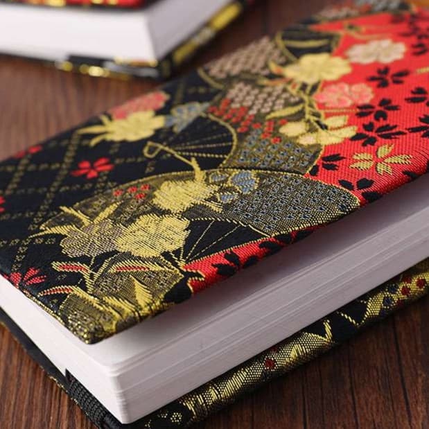 和柄ブックカバー 金糸刺繍入り 【扇を仰ぐ】