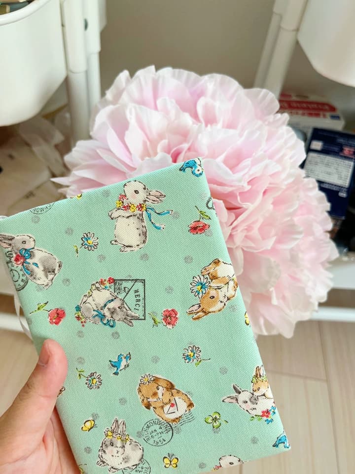 ～本を読む時間をさらに穏やかに～うさぎと小動物の春色ブックカバー A5（ビジネス書）A6（文庫本）対応 布