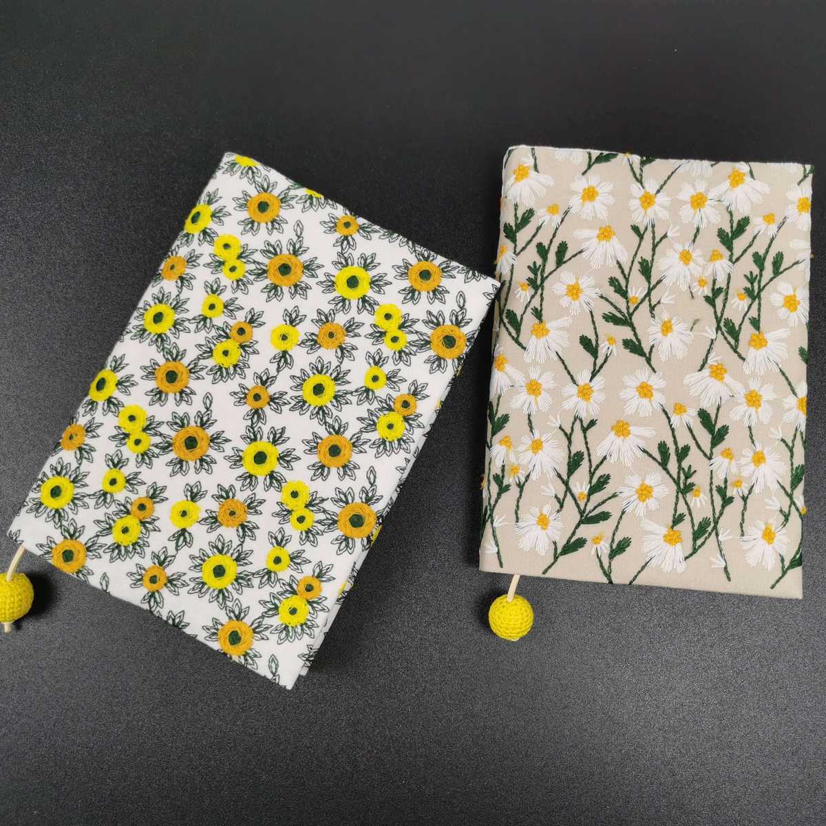 花刺繍のブックカバー