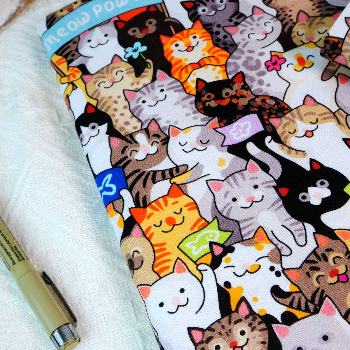 にゃんこ集合柄ブックカバー A5（ビジネス書）A6（文庫本）対応