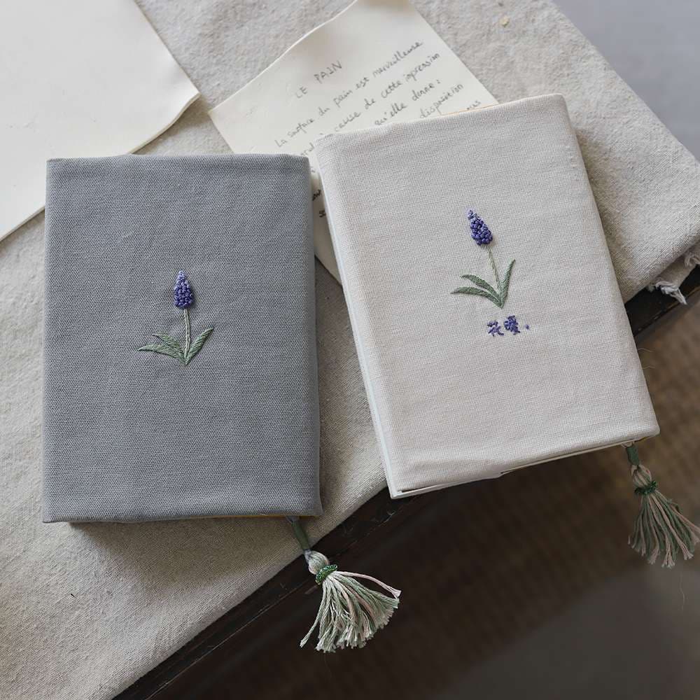 花刺繍入りリネンブックカバー A6（文庫本）対応