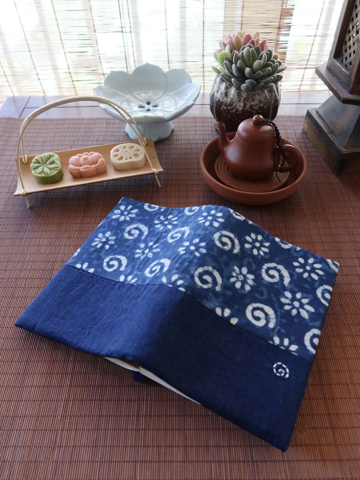 藍染め和柄ブックカバー