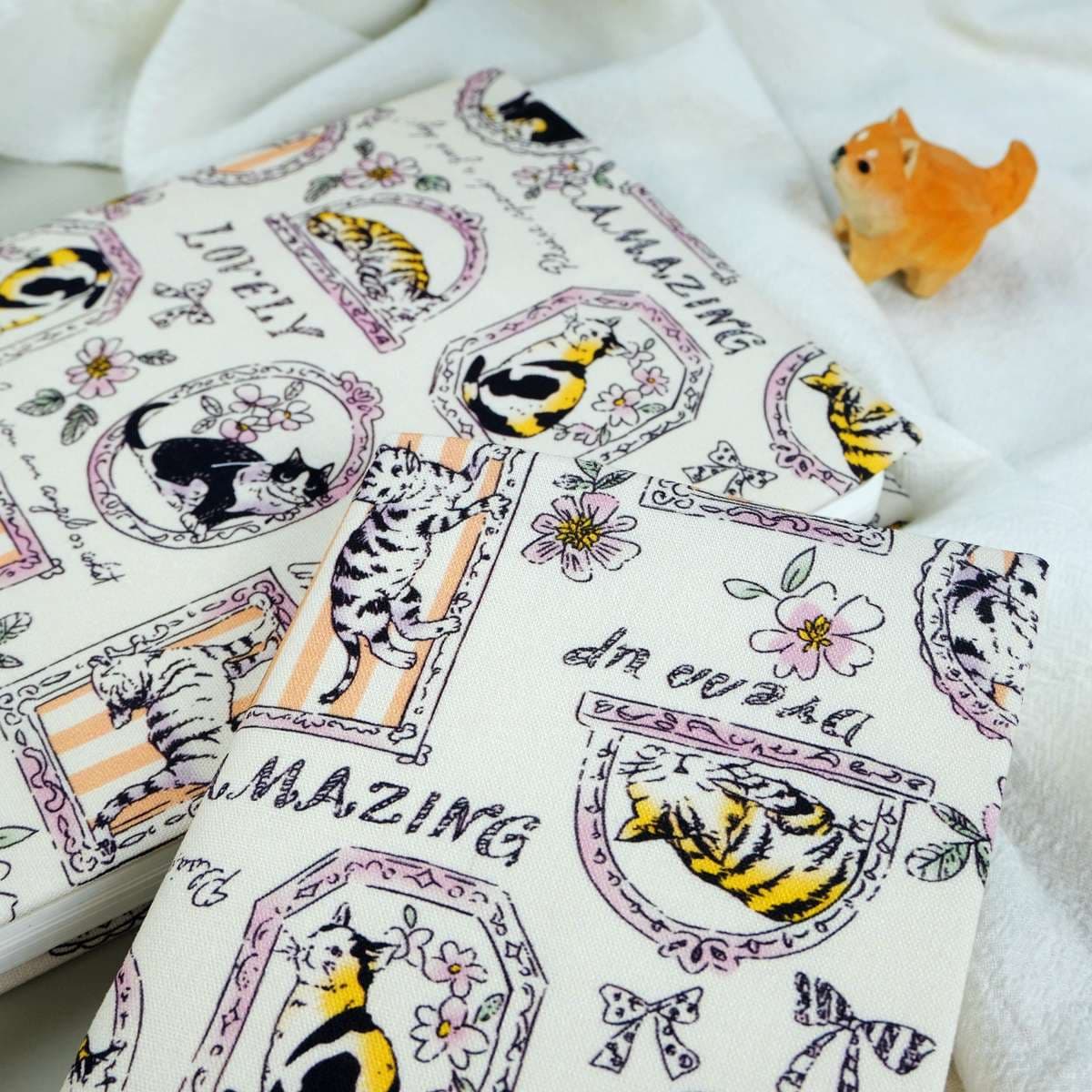 ブックカバー 愛らしい猫たちの手帳カバー