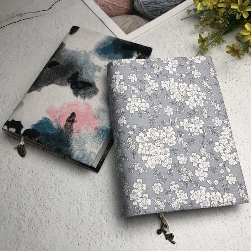ブックカバー 優美な花と水彩の文庫本カバー