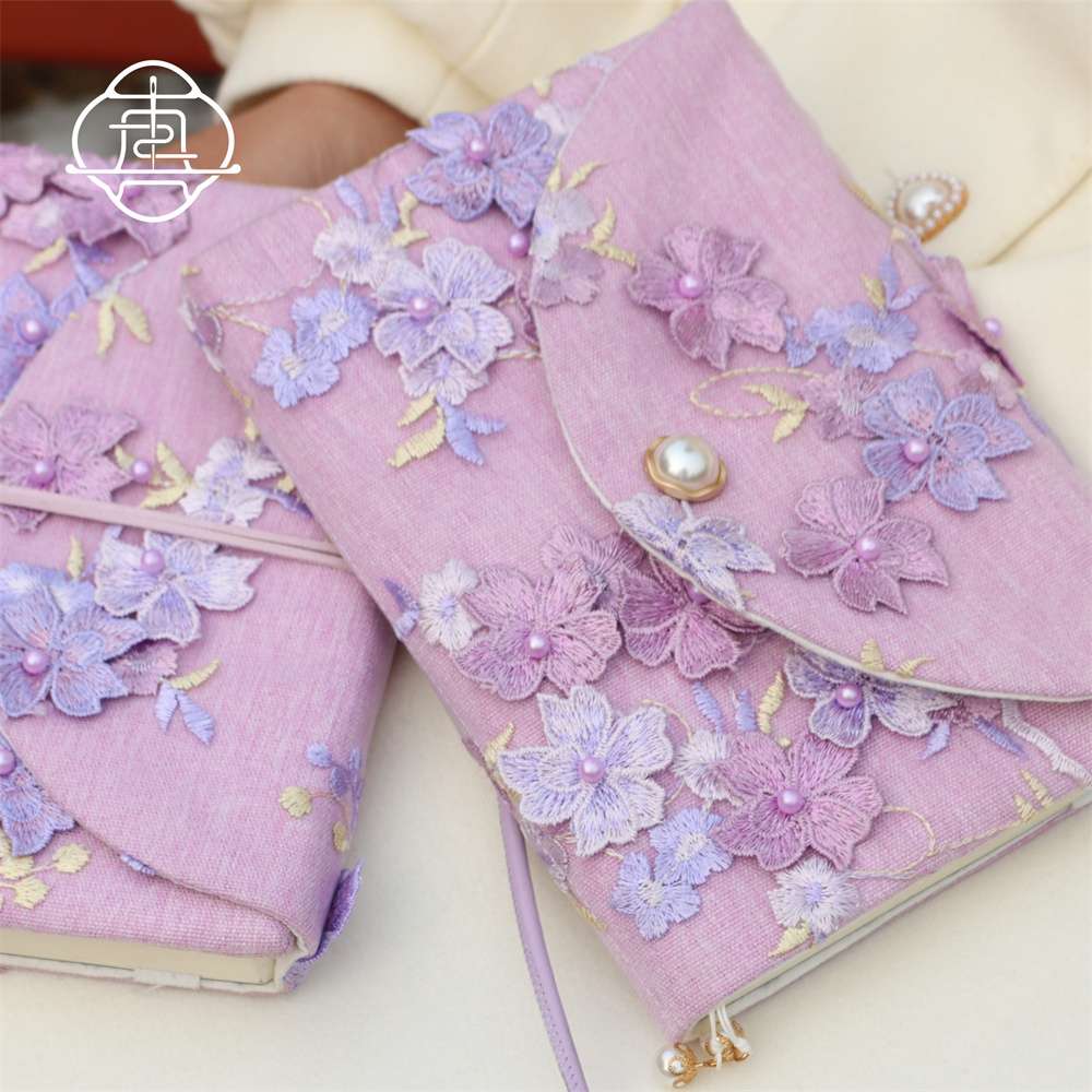 ~ポーチのようなかわいいブックカバー～ 桜刺繍のブックカバー