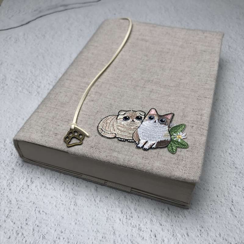 ～単行本 菊判～ 猫刺繍入り布製ブックカバー A5（ビジネス書）A6（文庫本）