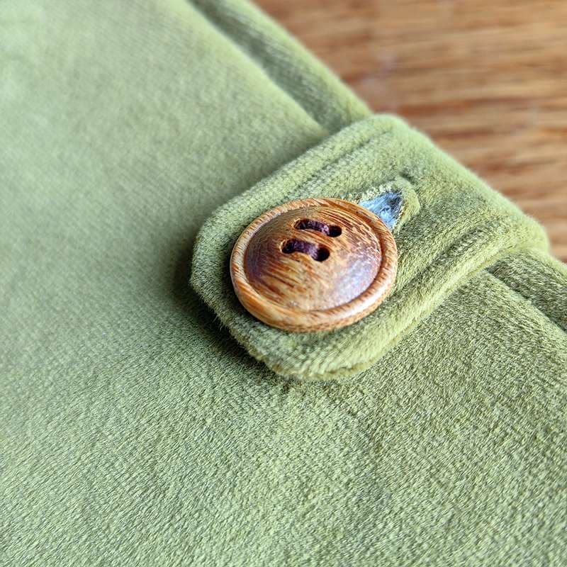 かわいい動物刺繍のブックカバー 【森の柴犬】