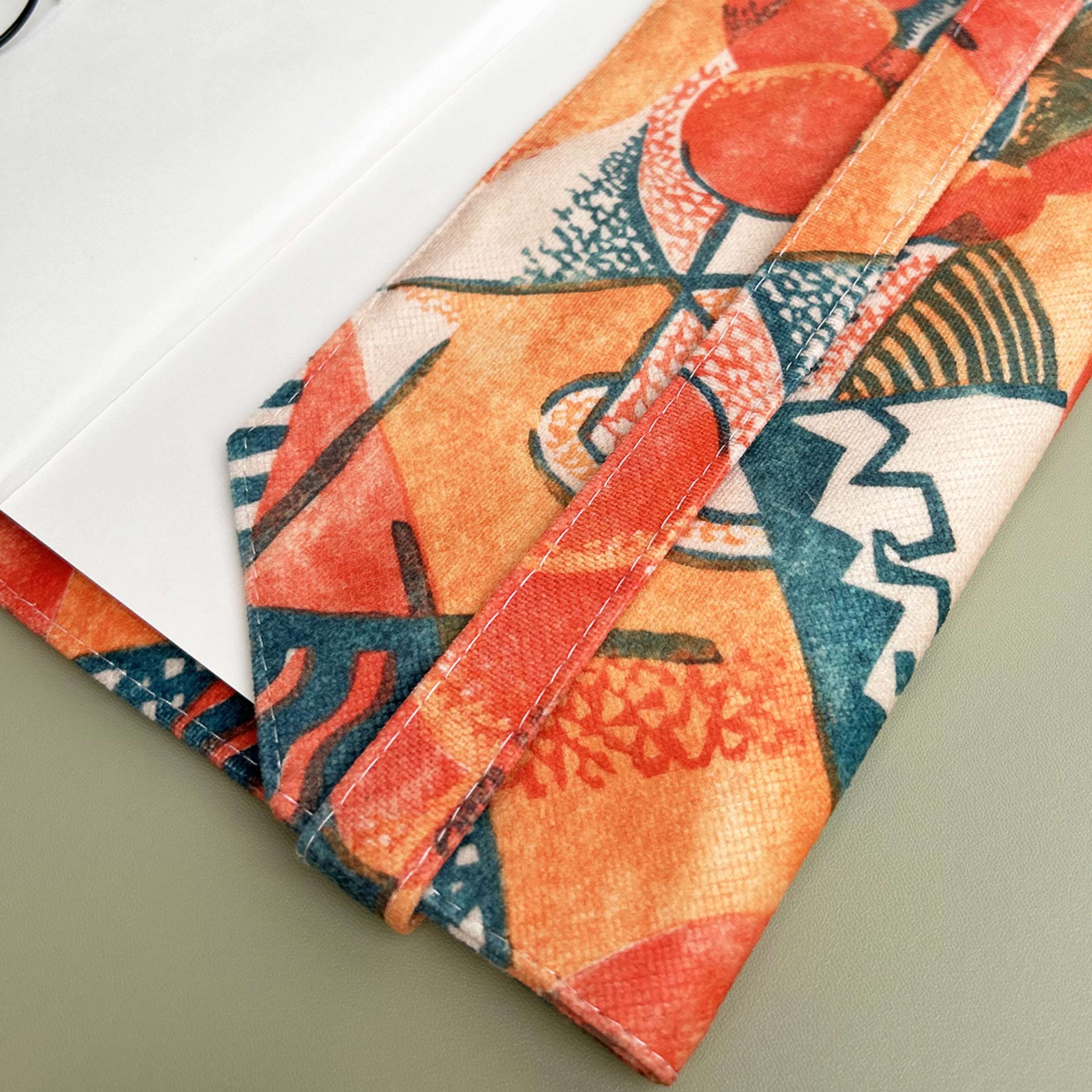 抽象幾何学模様のブックカバー