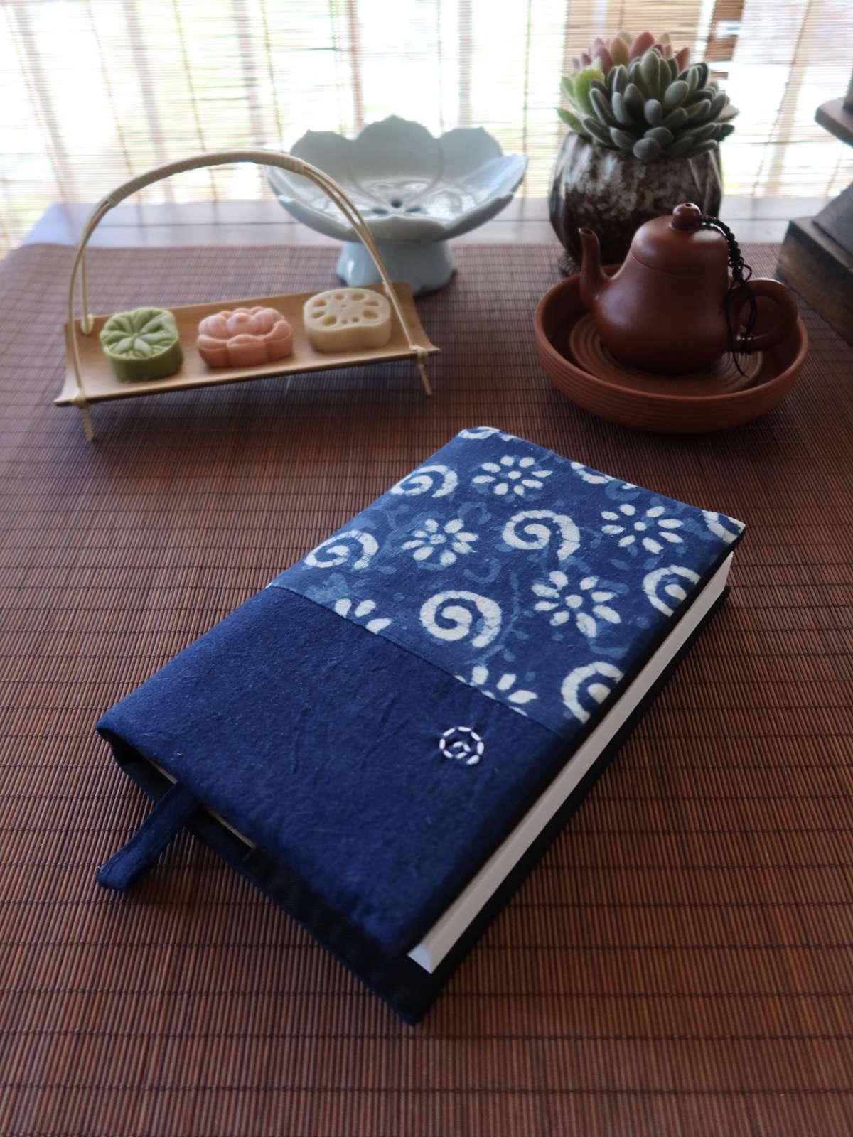 藍染め和柄ブックカバー
