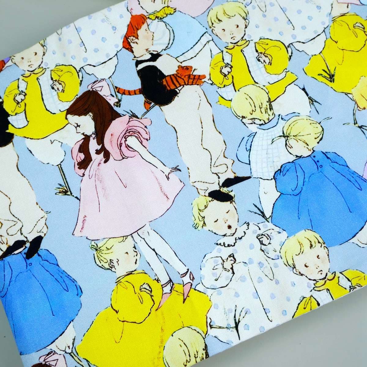 子供たちの群れ柄ブックカバー布