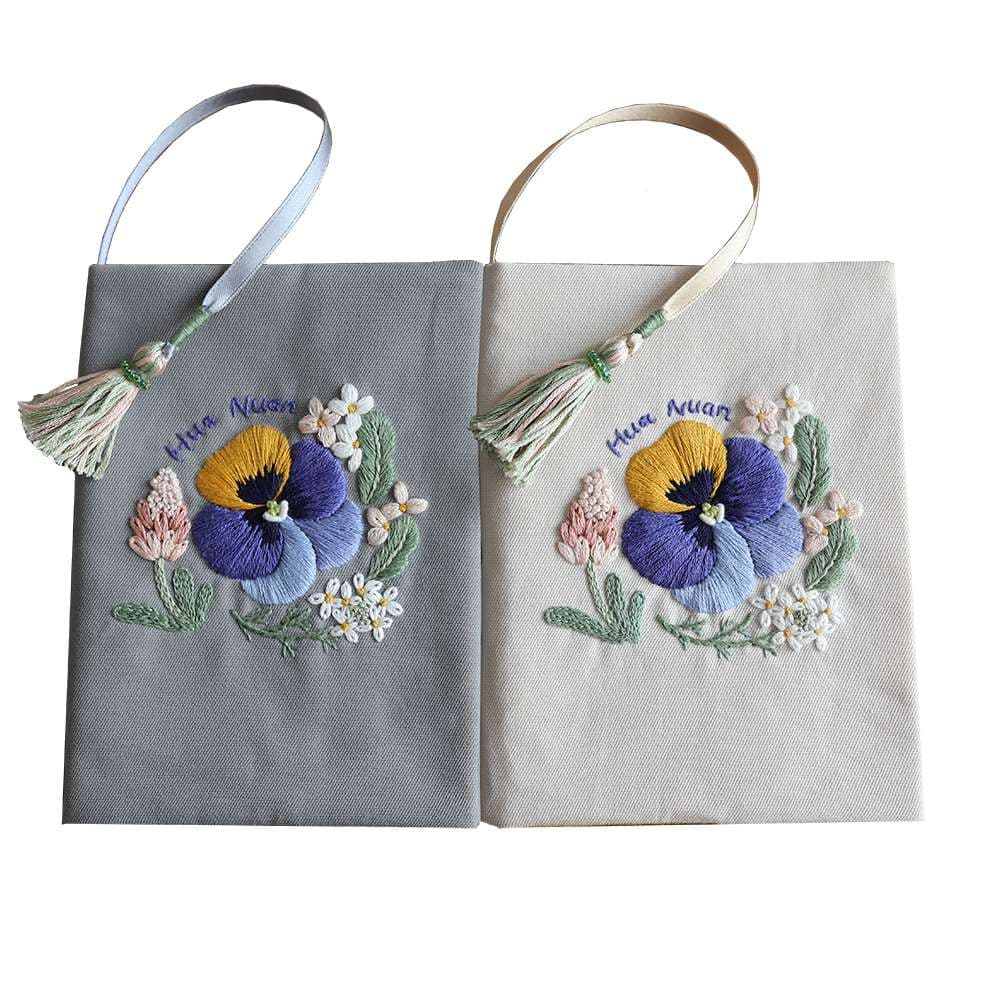 花刺繍入りリネンブックカバー A6（文庫本）対応