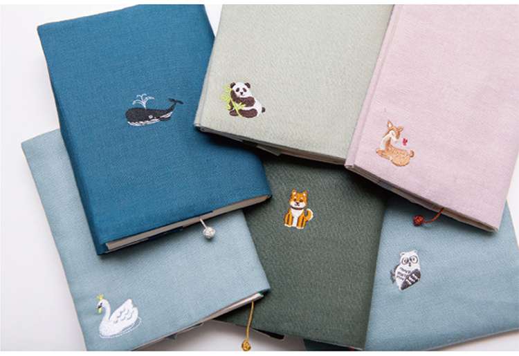 パンダ刺繍入り麻のブックカバー