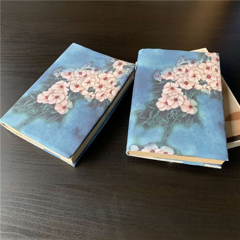 花柄刺繍入り和風ブックカバー