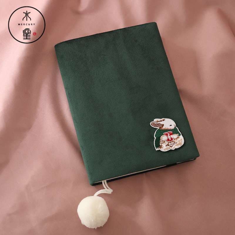 うさぎ刺繍入り絨毯調ブックカバー