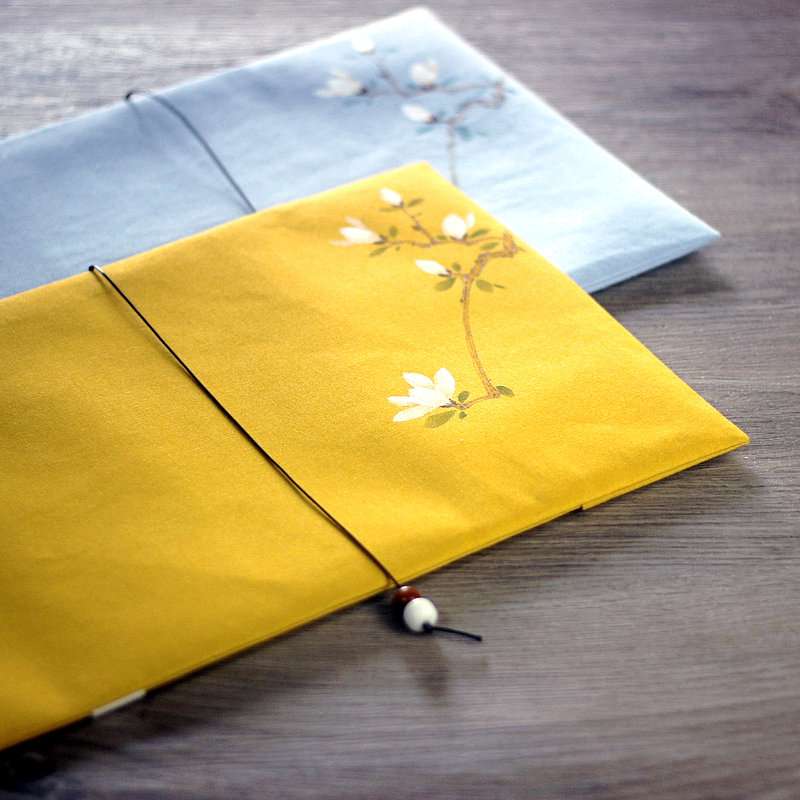 優雅な花枝刺繍入り布製ブックカバー