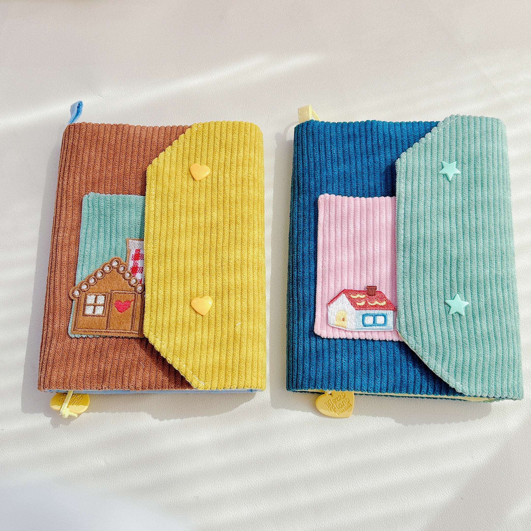 おうちモチーフの絵本風ブックカバー a6,b6,a5サイズ対応