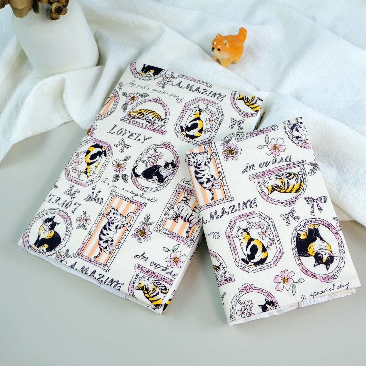 ブックカバー 愛らしい猫たちの手帳カバー