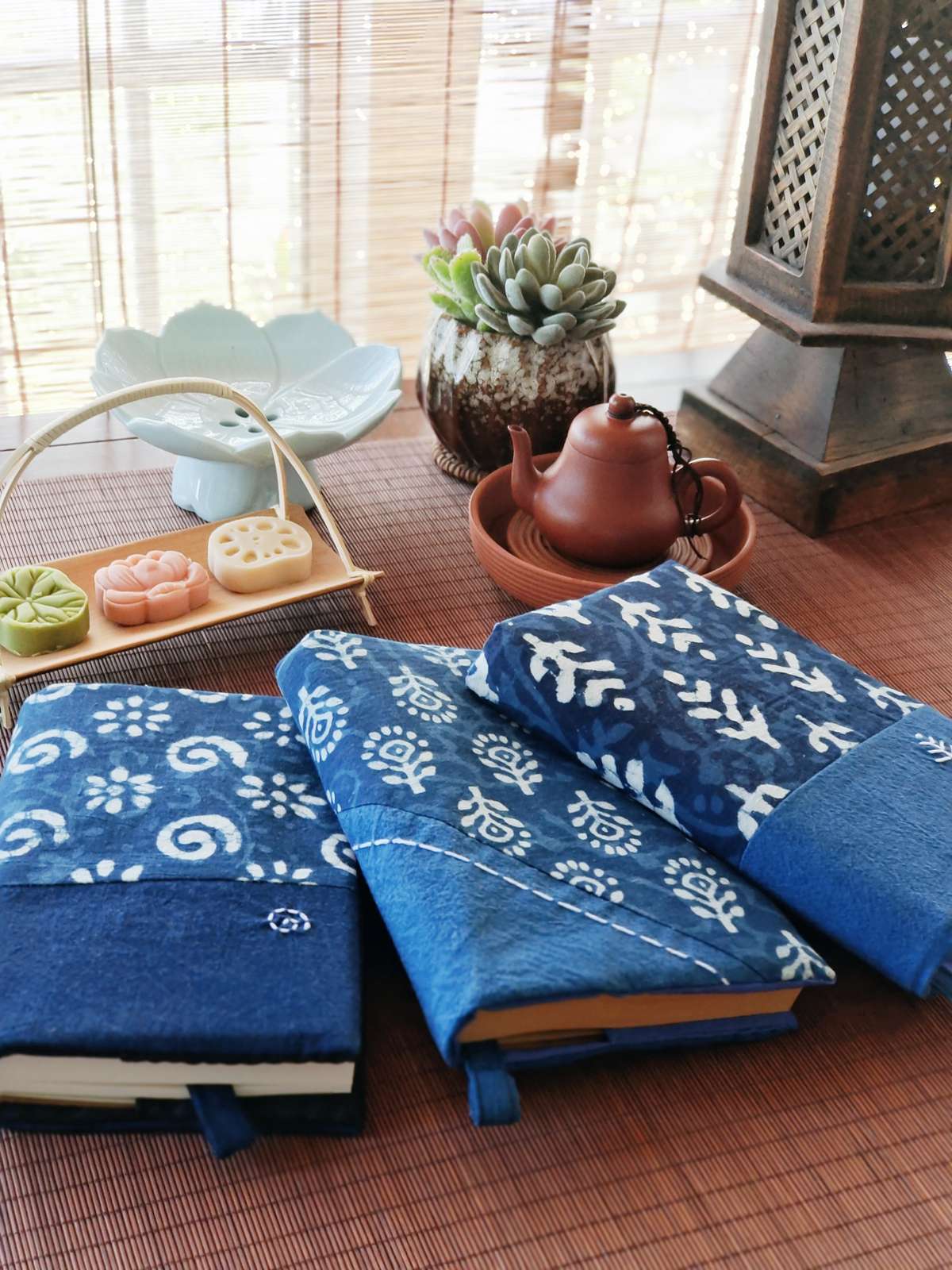 藍染め和柄ブックカバー