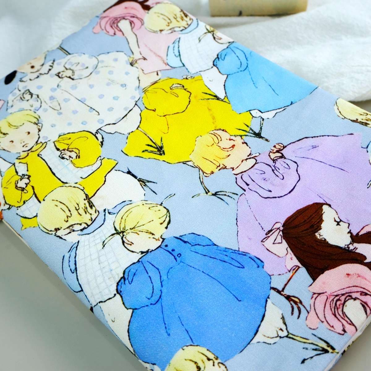 子供たちの群れ柄ブックカバー布