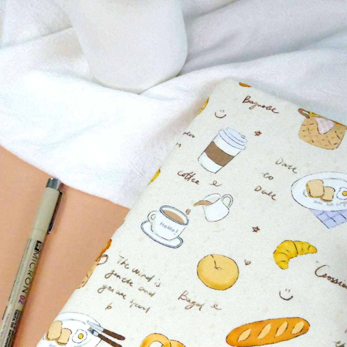 カフェ朝食柄のブックカバー生地