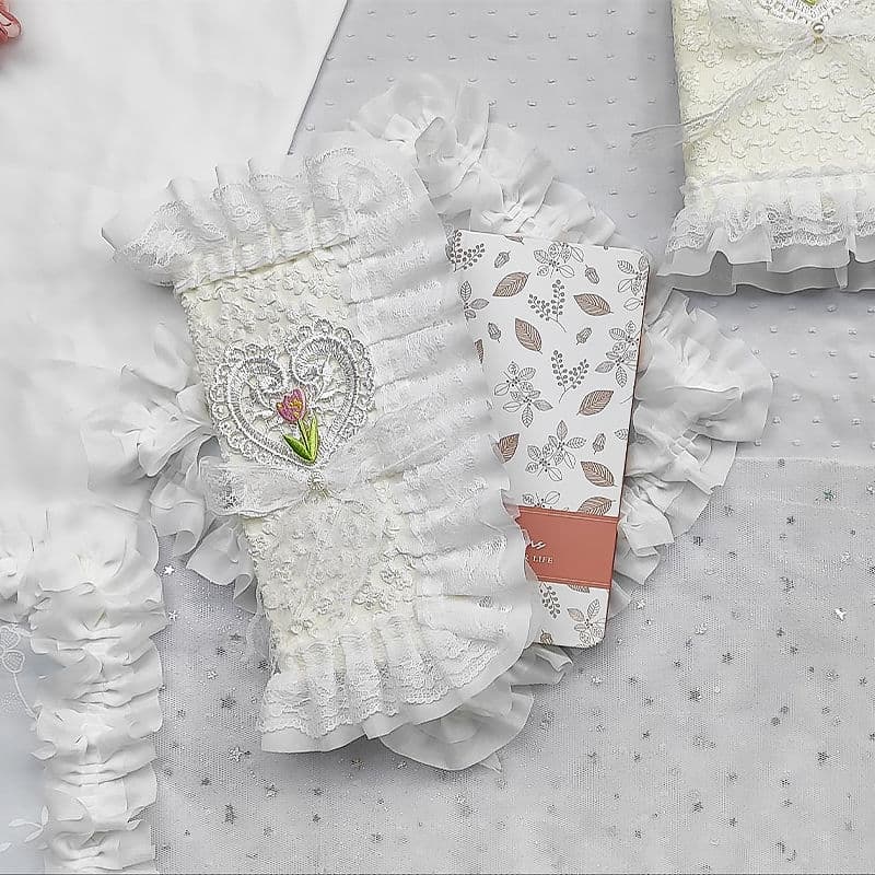 優美なレース刺繍ブックカバー