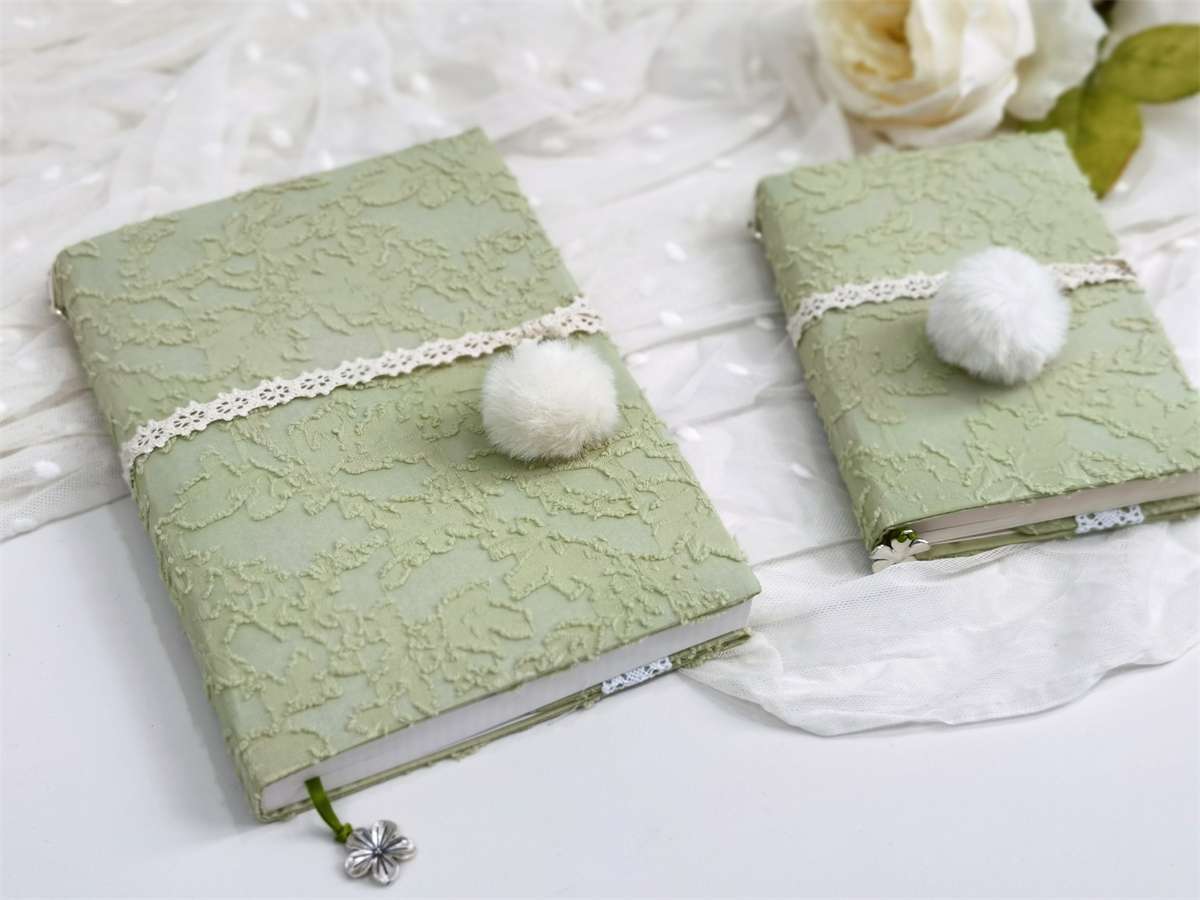 ふわもこ 刺繍レース付き 海藻風 ブックカバー